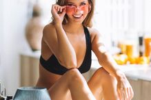 Casal namora em hotel de luxo em Tróia