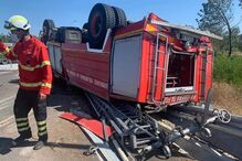 Dois feridos em despiste de autotanque dos bombeiros seguido de capotamento na Figueira da Foz	