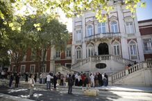 Dezenas nas cerimónias fúnebres de Otelo Saraiva de Carvalho