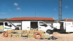 Traficantes com metralhadora durante descarga de droga no Algarve