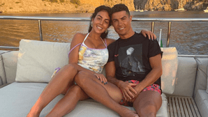 Cristiano Ronaldo e Georgina namoram a bordo de iate luxuoso