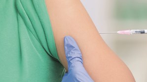 Pediatras defendem mais informação científica sobre vacinação Covid de crianças saudáveis