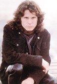 Jim Morrison morreu em 1971, em Paris. Tinha apenas 27 anos e a sua morte continua envolta em mistério 