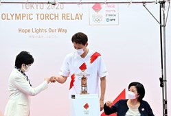 Chama olímpica chega a Tóquio para cerimónia sem público