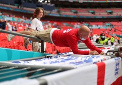 Adeptos no Estádio do Wembley antes da final do Euro