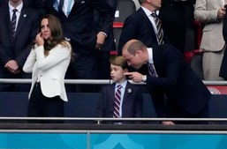 Príncipe William e Kate assistiram ao jogo da final do Euro 2020 com o filho George