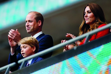 Príncipe George com os pais, William e Kate 