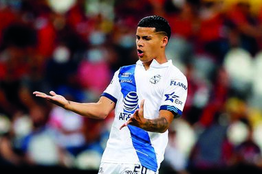 Maximiliano Araújo, de 21 anos, tanto joga a médio como a extremo ou lateral 