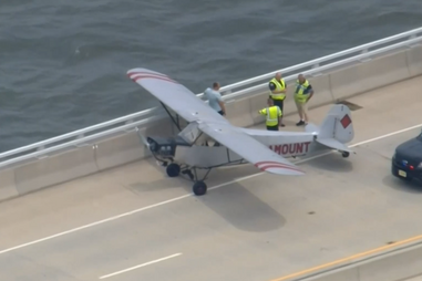 Avião faz aterragem de emergência em ponte de Nova Jérsia nos EUA