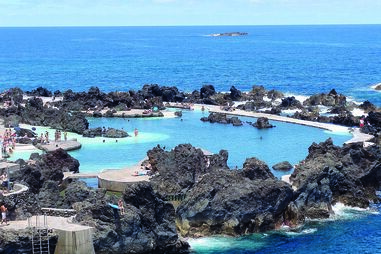 As piscinas da praia de Porto Moniz, na Madeira 