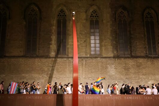 Milhares manifestam-se pelos direitos LGBT em Espanha após a morte de Samuel