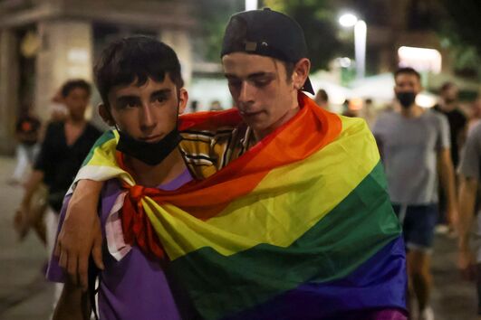 Milhares manifestam-se pelos direitos LGBT em Espanha após a morte de Samuel