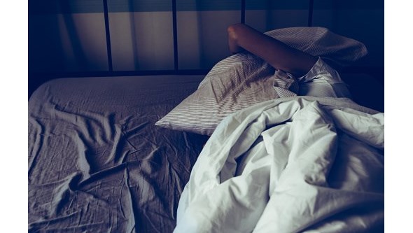 Portugueses dormem pior desde o início da pandemia, revela estudo
