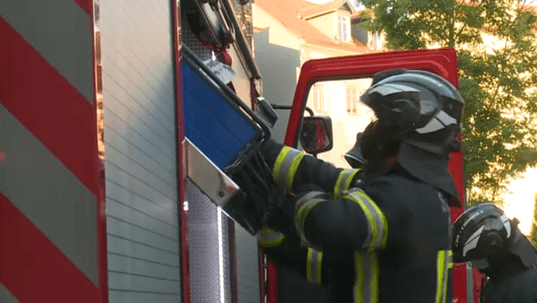 Incêndio em prédio de nove andares em Sintra obriga à retirada de 40 moradores