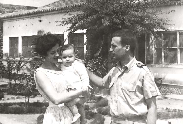 Ana Maria Taveira partiu para Angola em setembro de 1961, grávida de cinco meses. O marido estava a combater no Ultramar desde junho daquele ano em que rebentou a guerra