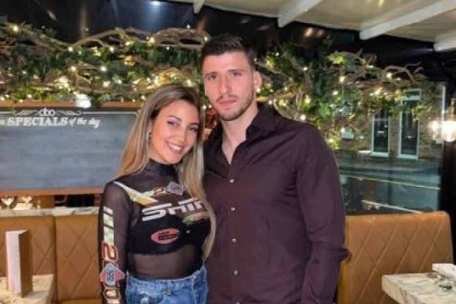 Rúben Dias e April Ivy 