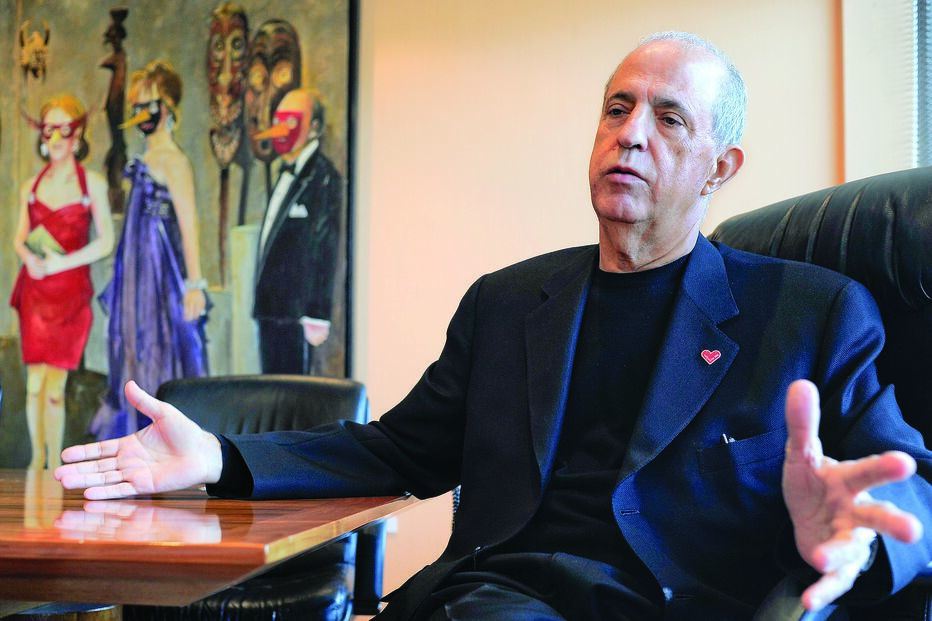 Joe Berardo tem empresas que operam em vários setores, como os vinhos e a restauração, e é administrador em muitas delas  