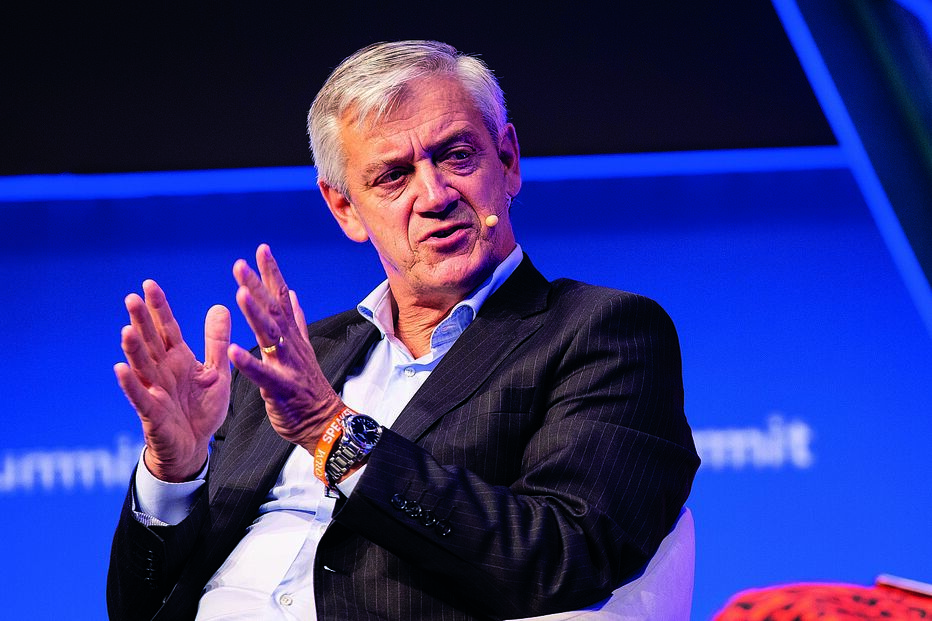 Domingos Soares de Oliveira, administrador financeiro da SAD encarnada, tem várias contas para pagar este mês       