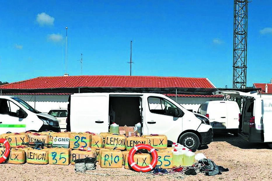 Fardos de haxixe, no algarve