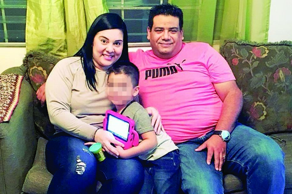 Fabíola e Ramon com o filho