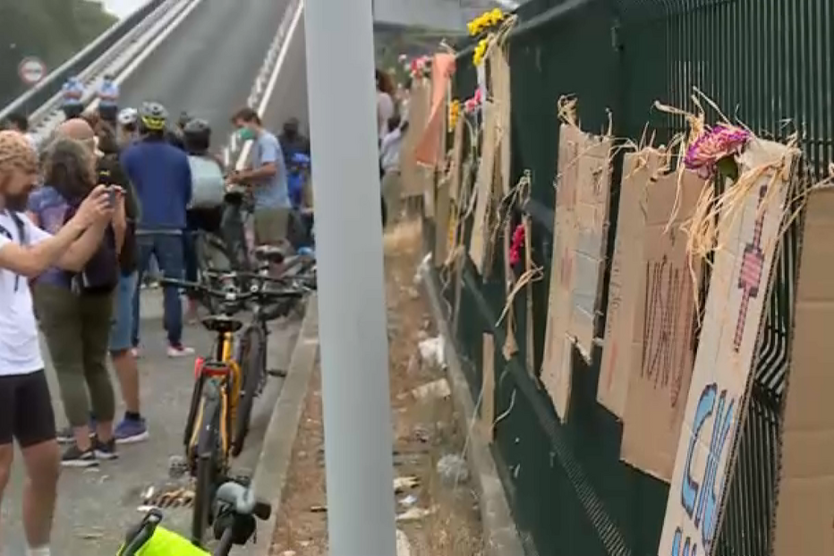 Cerca de 100 ciclistas em vigília no Porto contra mortes por atropelamento