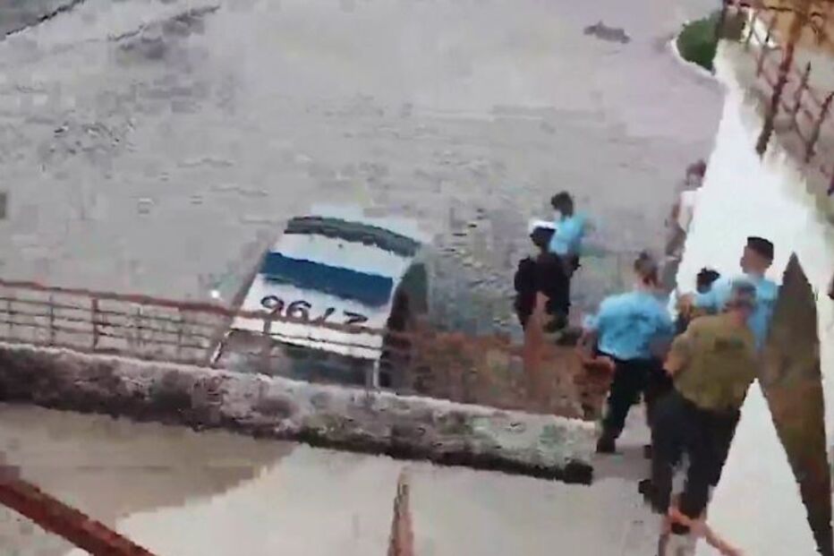 Momento em que a GNR retira a filha a Paula Pinto. Comissão de Proteção de Menores chamada a intervir pela escola