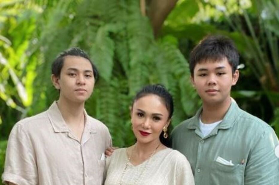 Yuni Shara com os filhos