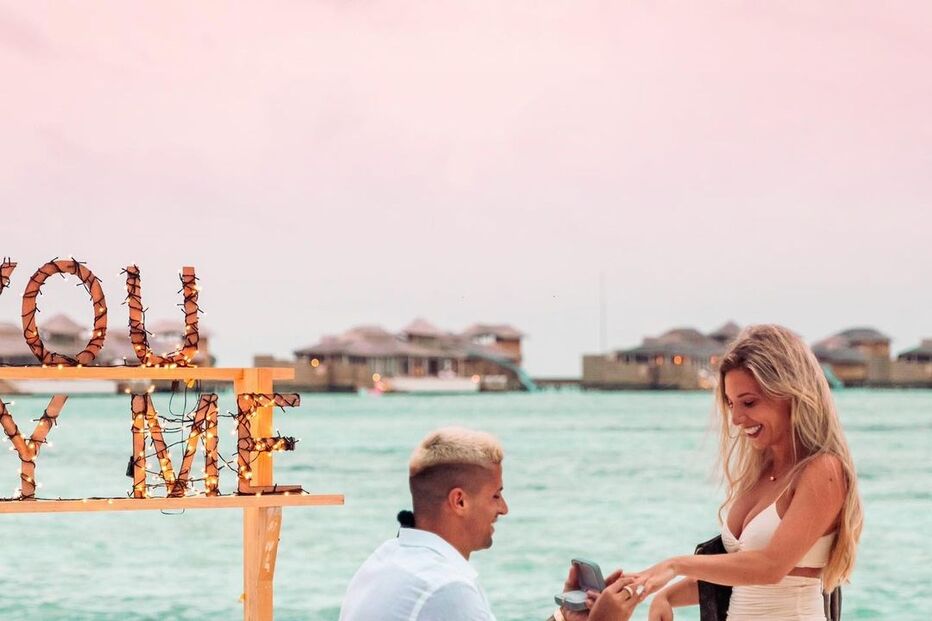 João Cancelo pediu a namorada em casamento