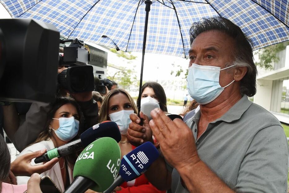 O manifestante lesado do BES com máscara 