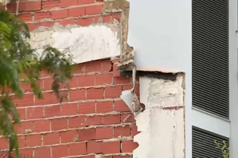 Fachada de prédio desaba em Lisboa e deixa trabalhadores feridos