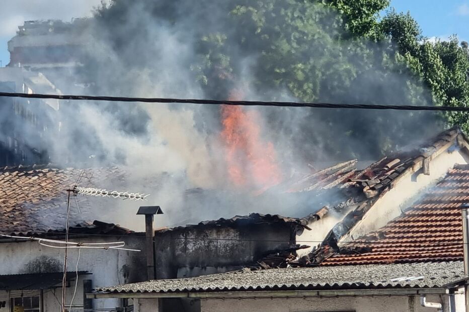 Incêndio deflagra em habitação em Guimarães 