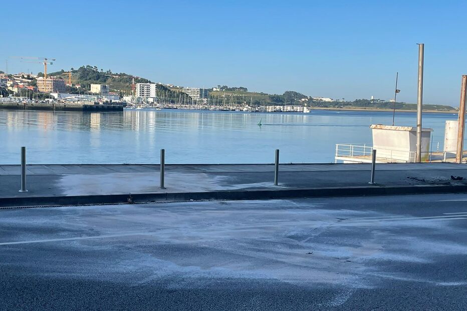 Local onde carro caiu ao rio douro no Porto