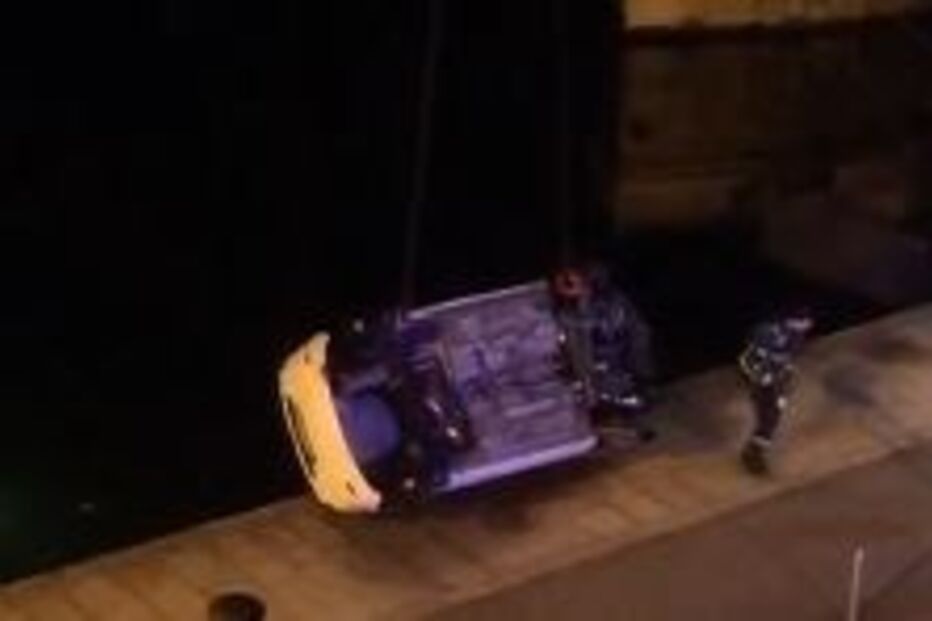 Homem morre em despiste de carro que caiu ao rio douro no Porto. Mulher ficou ferida