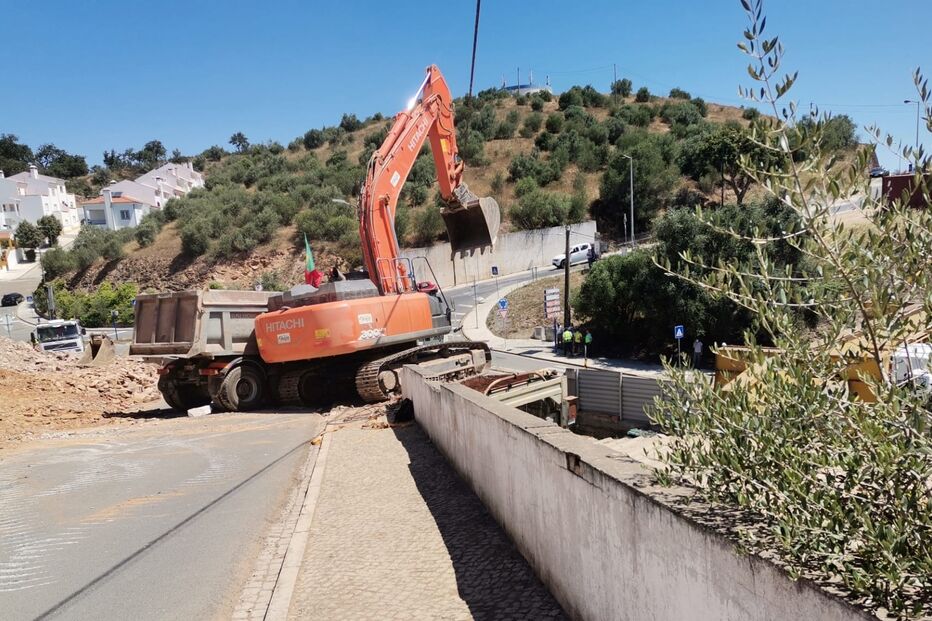 Acidente de trabalho provoca dois feridos ligeiros em Odemira