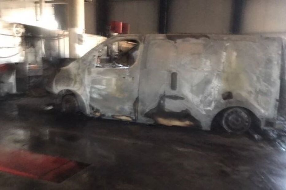 Incêndio deflagra em armazém da Citroën na zona industrial de Vila Real