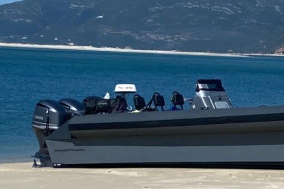 Lancha de traficantes apreendida em Tróia