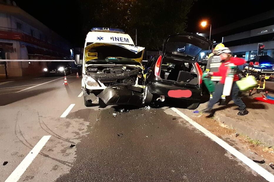 Seis feridos em colisão entre carro e ambulância do INEM em Matosinhos