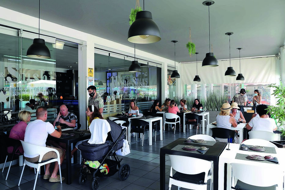 Quem não quiser apresentar certificado ou teste negativo pode optar por comer nas esplanadas, onde a nova medida não se aplica  