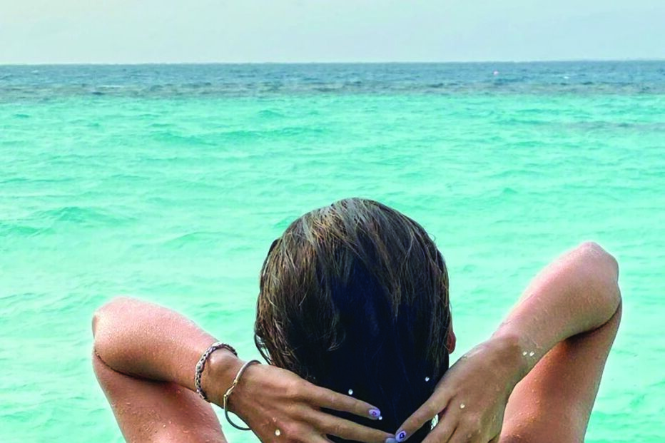 Lourenço Ortigão e Kelly Bailey partilharam fotografias em que surgem completamente despidos. Fãs elogiaram o casal 