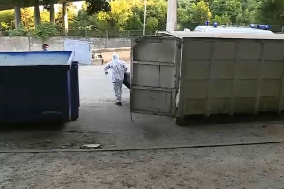 Cadáver de homem encontrado dentro de ecoponto no Porto	