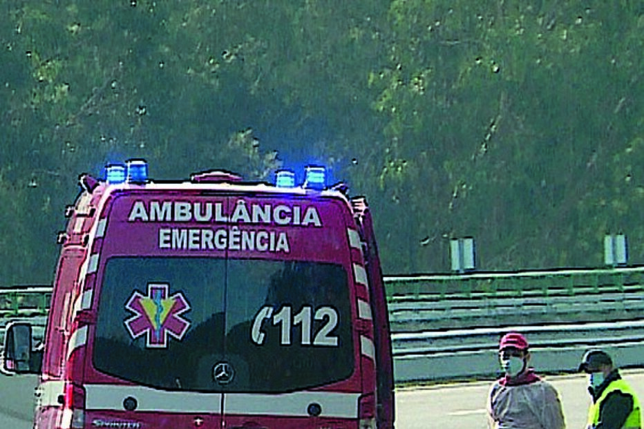 Bombeiros removeram o corpo  