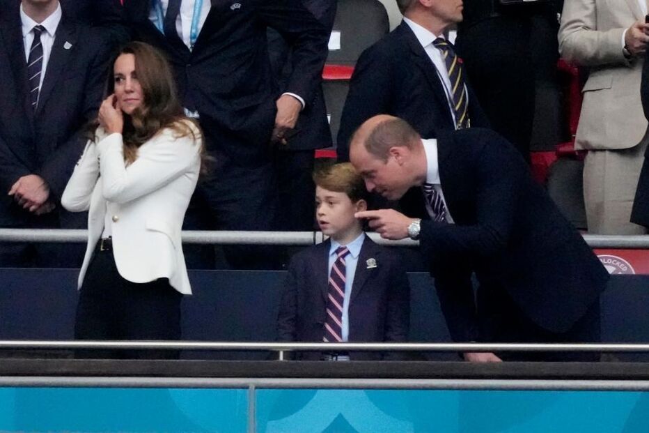 Príncipe William e Kate assistiram ao jogo da final do Euro 2020 com o filho George