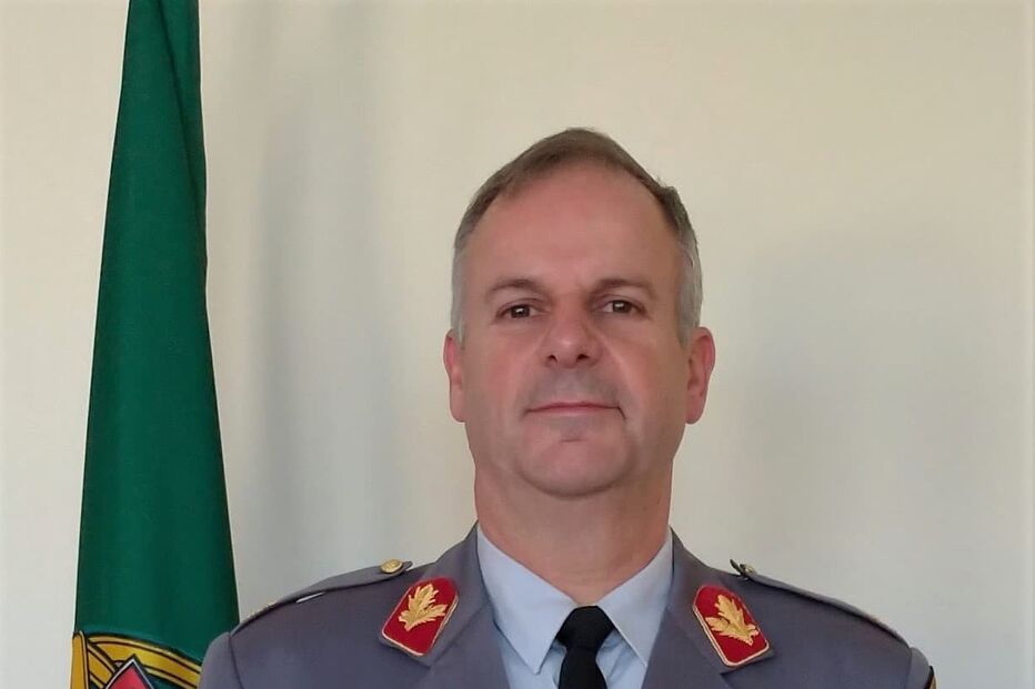 Nuno Lemos Pires, brigadeiro-general, exerceu funções na Escola Prática de Infantaria e nos serviços de informação das forças da NATO estacionadas em Valência, Espanha