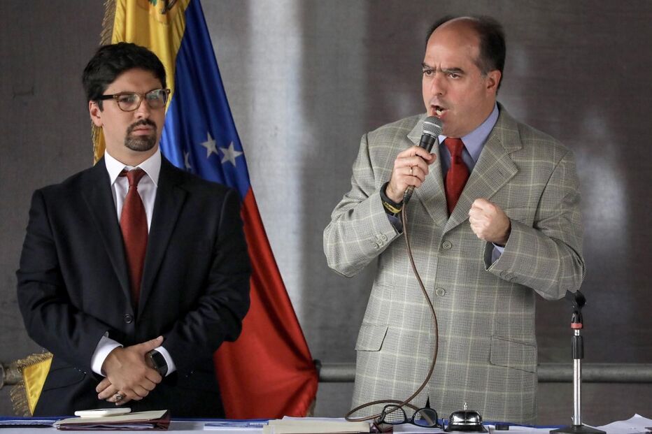 Freddy Guevara à esquerda
