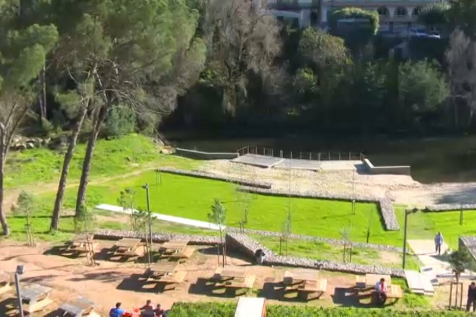 PSP de férias caça jovem fugitivo em praia fluvial