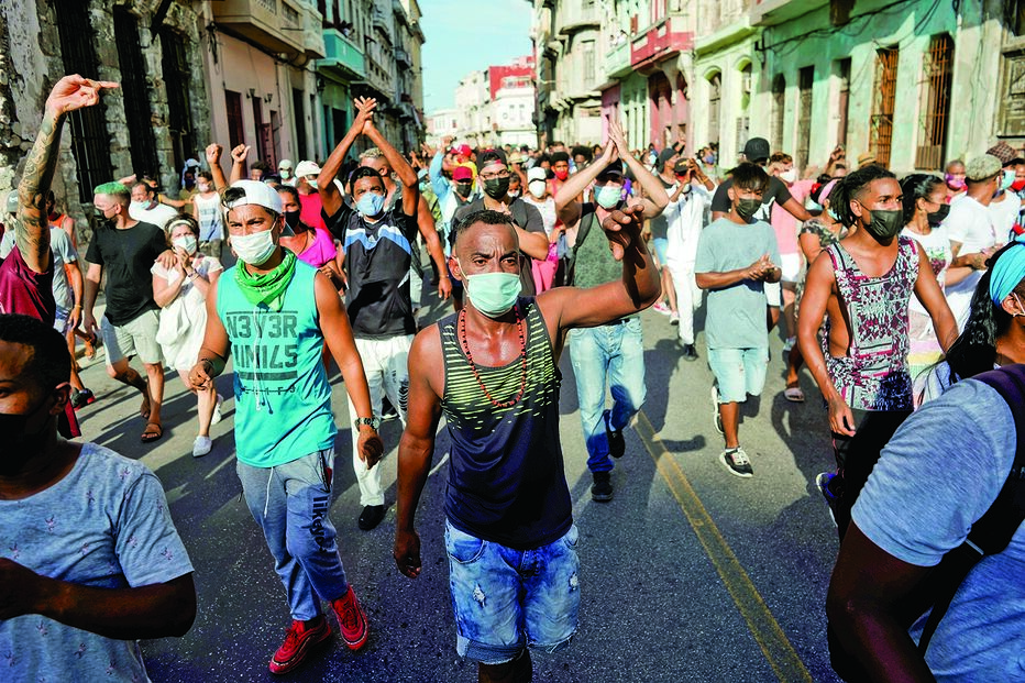 Milhares saem à rua desde domingo em protestos reprimidos
