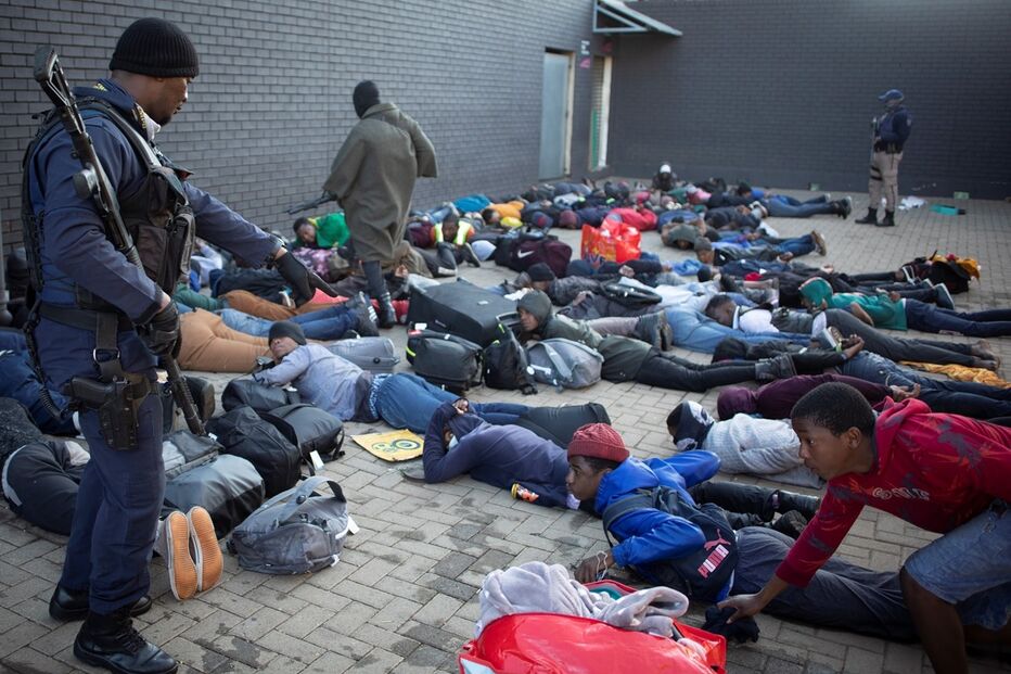 Foram detidas mais de 700 pessoas desde que os protestos começaram, na quarta-feira da semana passada