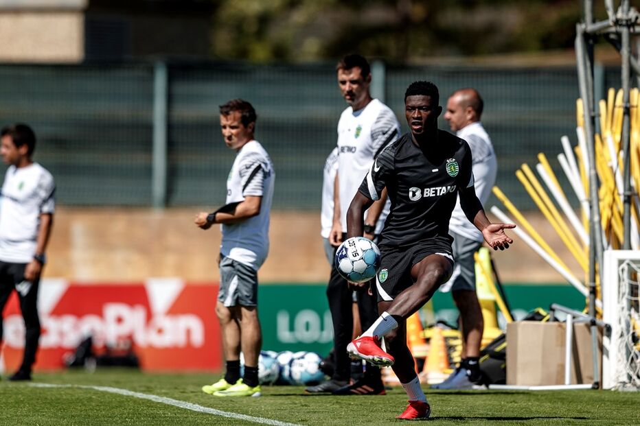 Nuno Mendes (tal como Palhinha e Pote) integrou-se no estágio do Sporting, no Algarve