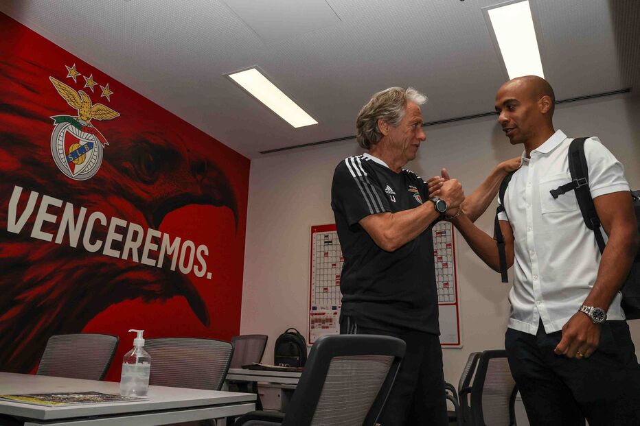 Jorge Jesus deu as boas-vindas a João Mário no seu gabinete, no Seixal 