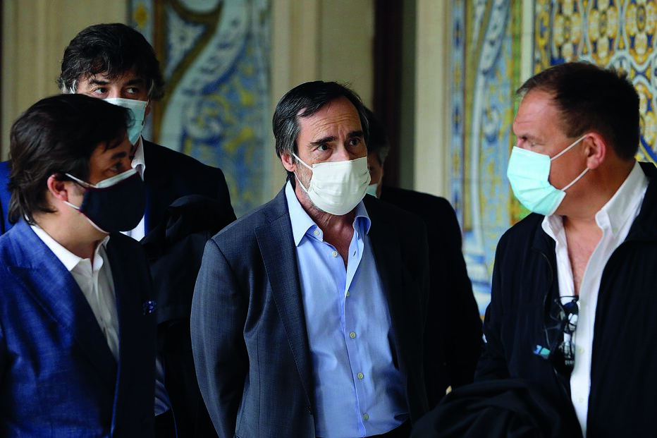 José Eduardo Simões, ex-presidente da Académica (ao centro), foi punido com dois anos de prisão 